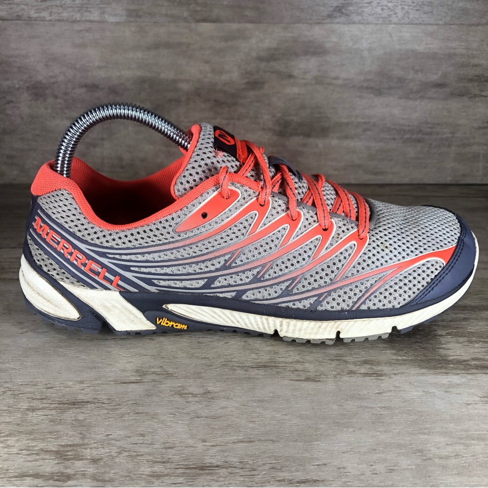 Merrell barefoot sneaker that fit like a 9. Vibrant soles!! Great shape!